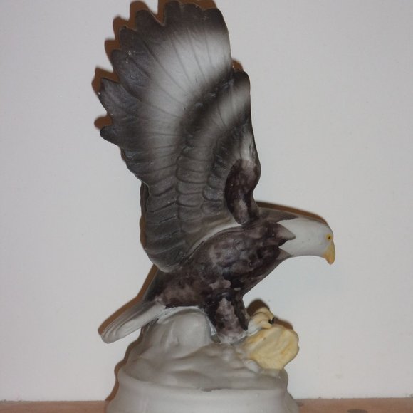 Vintage Bisque Ceramic/Porcelain Bald Eagle Standing On A Log Figurine Statue - Picture 2 of 13